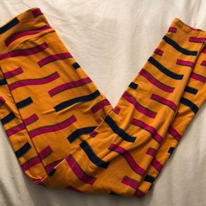 LuLaRoe Pants - NWOT Lularoe buttery soft leggings. One size LuLaRoe Pants - NWOT Lularoe buttery soft leggings. One size